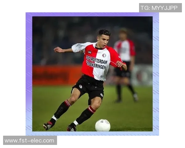 荷兰足球传奇范佩西的辉煌职业生涯与个人成就回顾