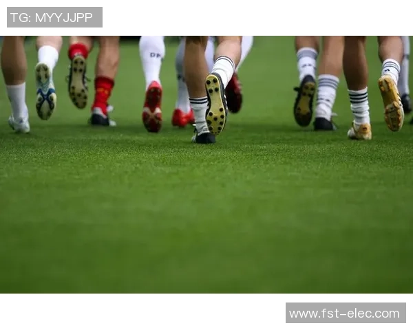 足球场上球星精彩踩球瞬间真实还原展现卓越技术与球感魅力